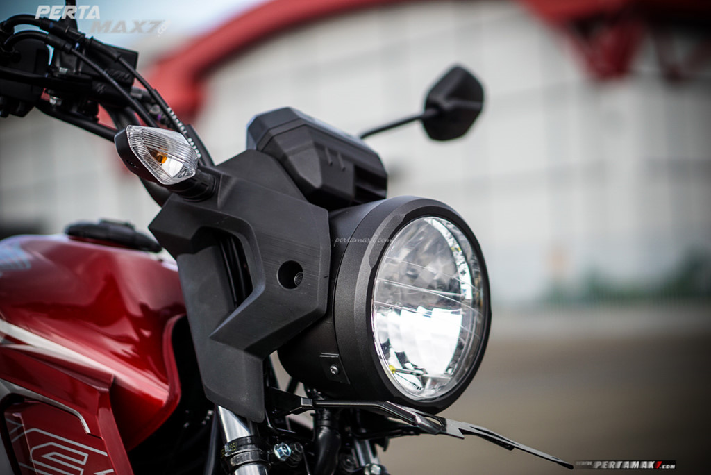 Ảnh chi tiết Honda CB150R Verza vừa ra mắt